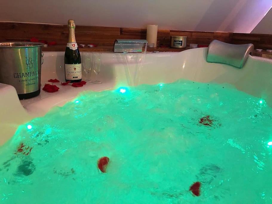 Sejour Detente Au Coeur De Macon Spa,Cine,Bouteille Offerte Экстерьер фото